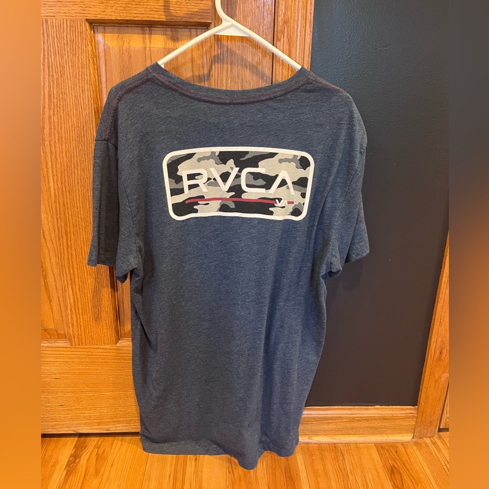 Men’s RVCA tee size large slim fit